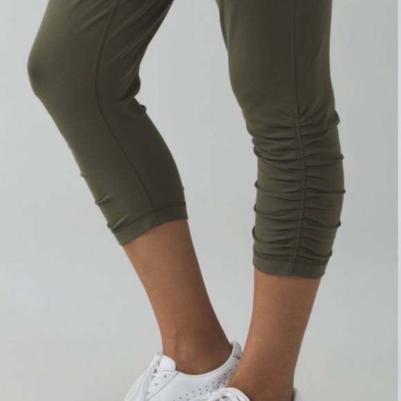 Lululemon Sunset Salutation Crop Fatigue Green/Ziggy Snake Butter Pink - Picture 15 of 15